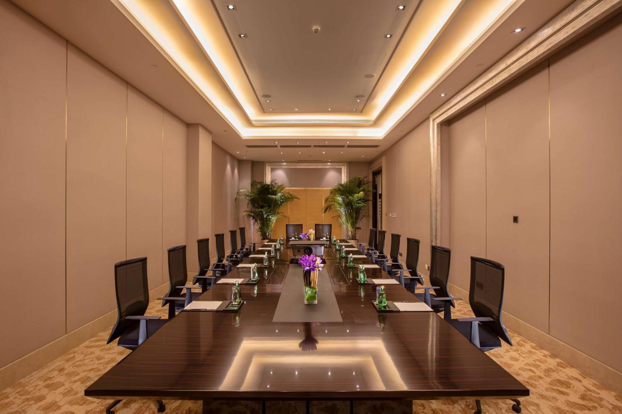 Hilton Wuhan Yangtze Riverside Dış mekan fotoğraf