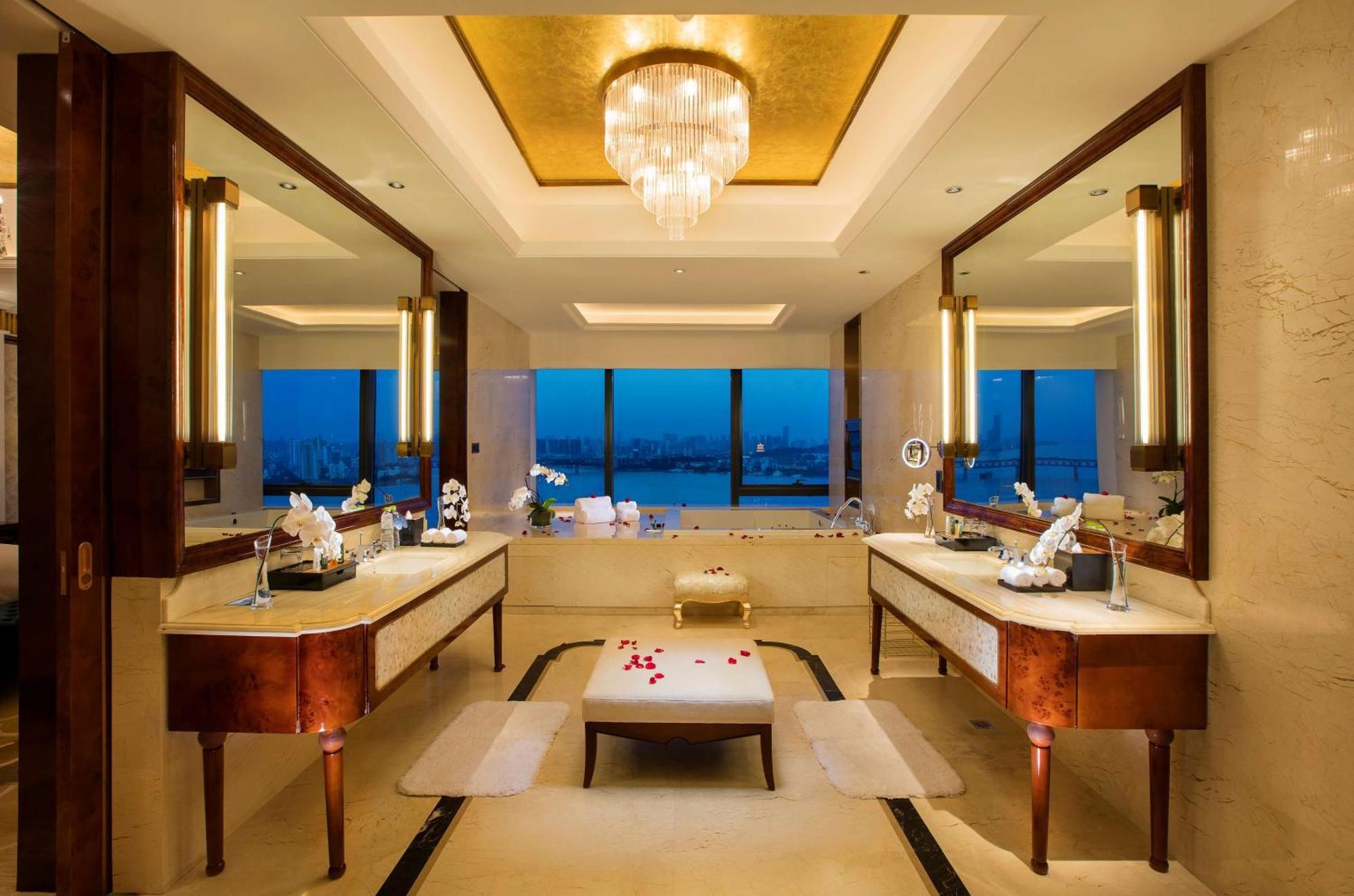 Hilton Wuhan Yangtze Riverside Dış mekan fotoğraf
