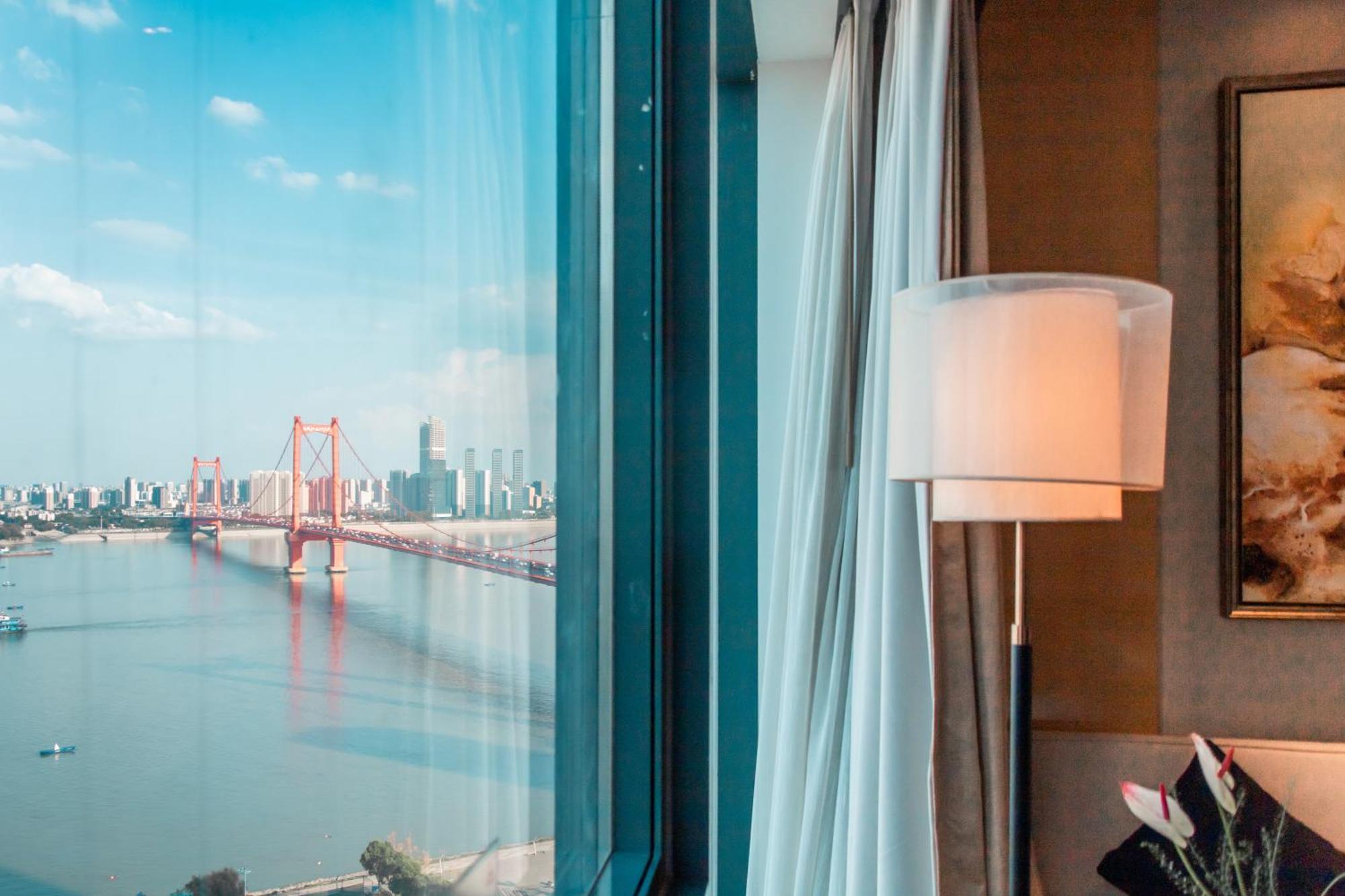 Hilton Wuhan Yangtze Riverside Dış mekan fotoğraf